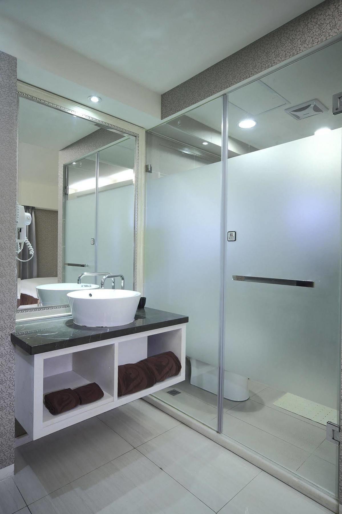 Nest Hotel Kaohsiung Bagian luar foto